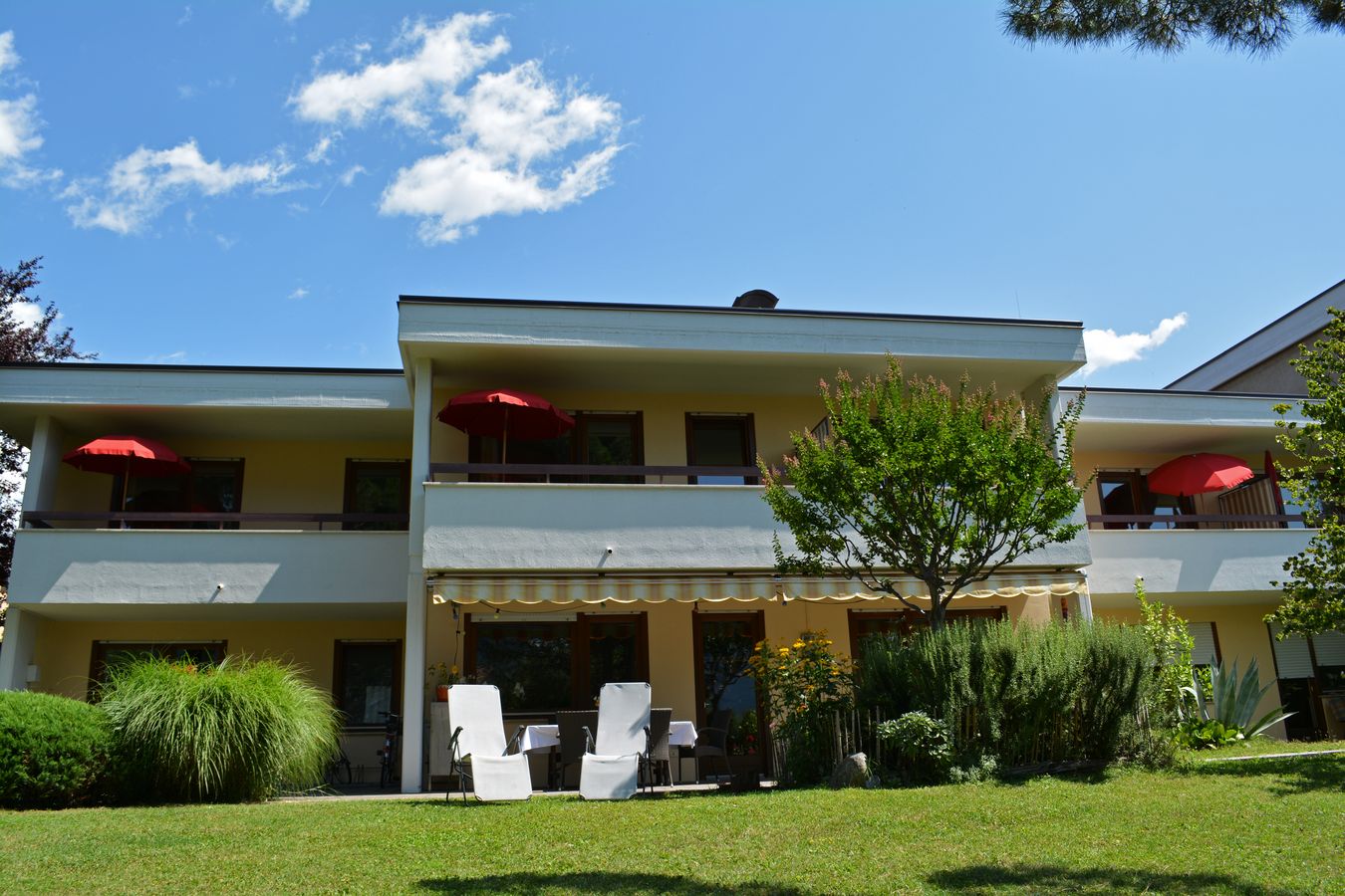 Merano apartments mit sunbathing lawn